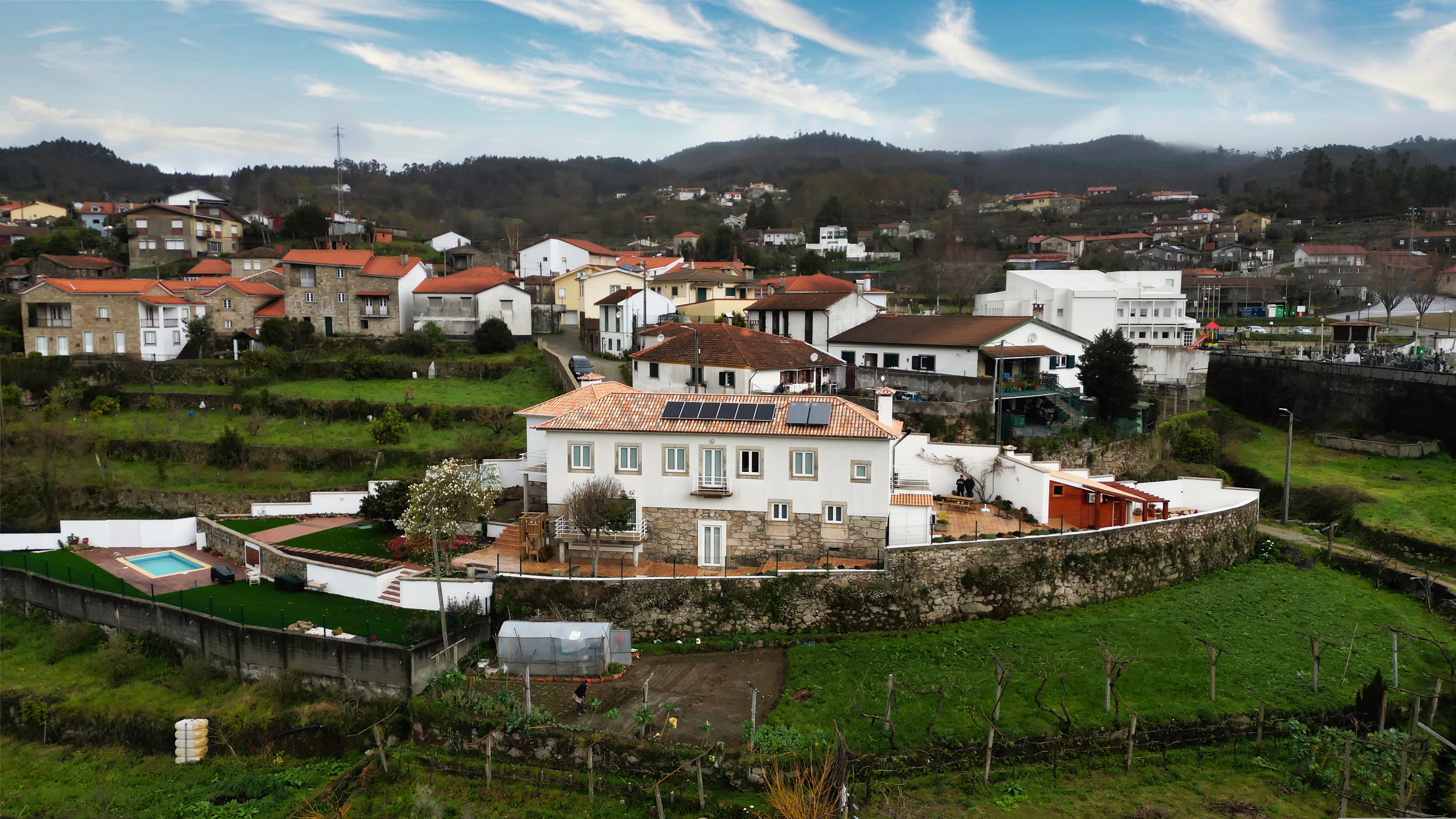 Coliving The VALLEY Portugal with Coworking Space open 24-7